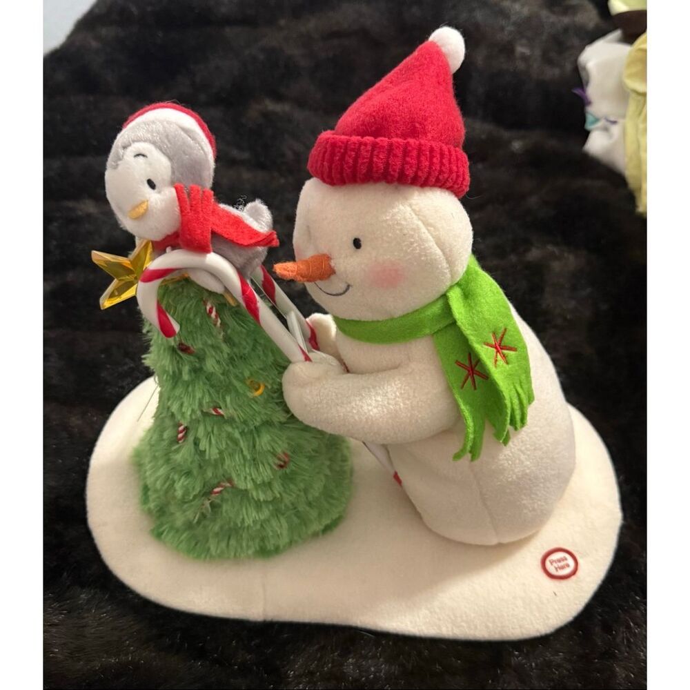 2010 Hallmark TRIMMING THE TREE Singing Snowmen Plush Jingle Pal New Christmas